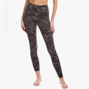 SPANX Heather Mossy Oak Camo Leggings - Black and Gray, L